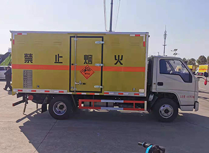 龙山爆破器材运输车